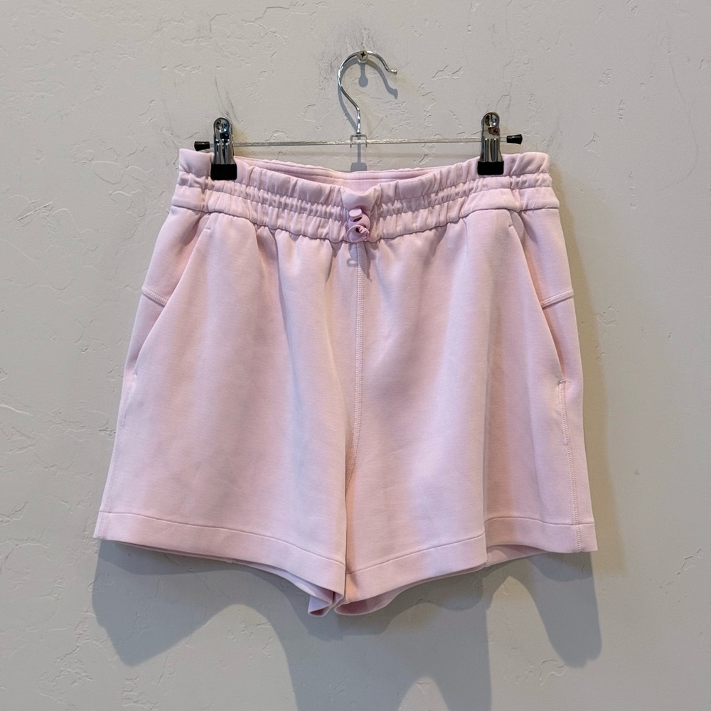 Lululemon Softstreme High-Rise Short 4" Strawberry Milkshake, Size 6 - Picture 7 of 13